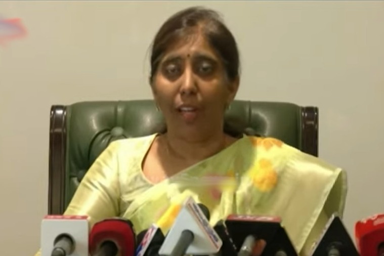 Dr Suneetha fires on her brother CM Jagan