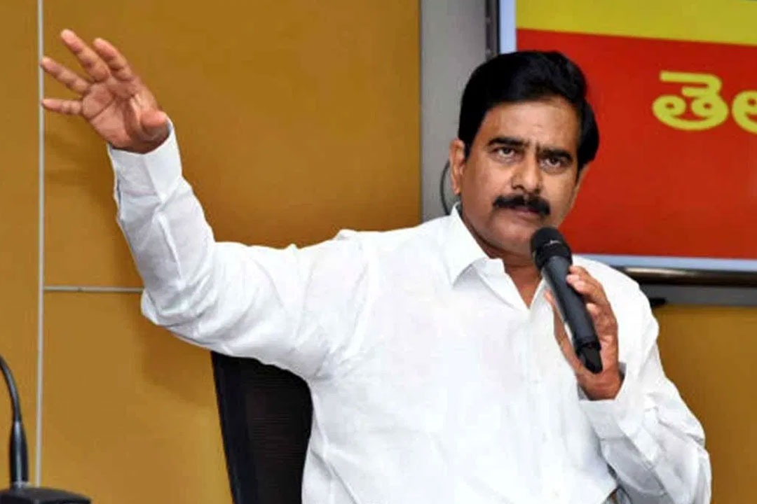 Devineni Uma Asks Jagan To Answer Questions To His Sisters
