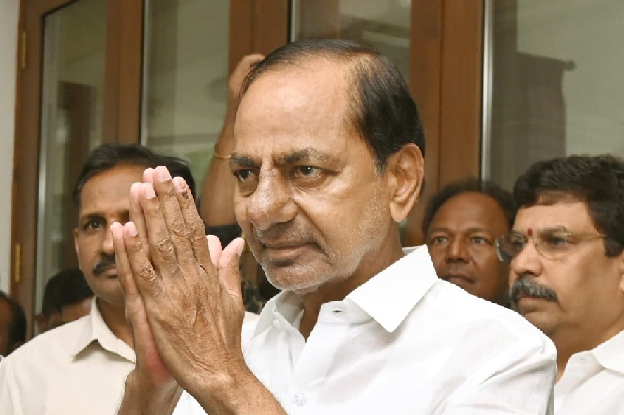 KCR to visit some Telangana districts, meet farmers on March 31
