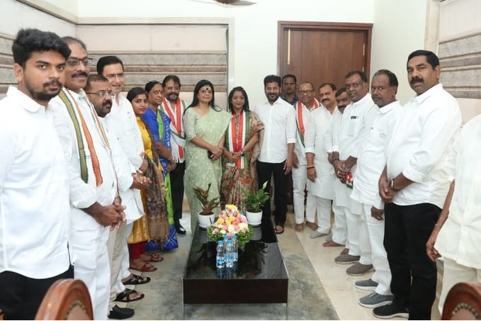 GHMC Mayor Vijayalakshmi joins Congress in presence of Revanth Reddy