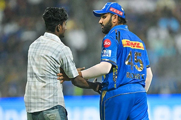 Fan who Enter into the Wankhede Stadium Ground and reach to Rohit Sharma during MI vs RR IPL 2024 Match
