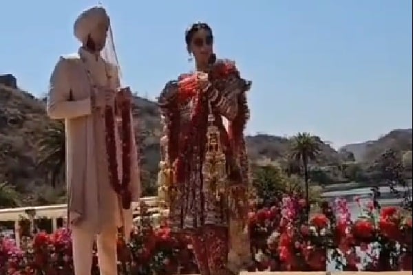 Taapsee-Mathias wedding video shows her dancing to Punjabi ballad 'Chitta Kukkar'