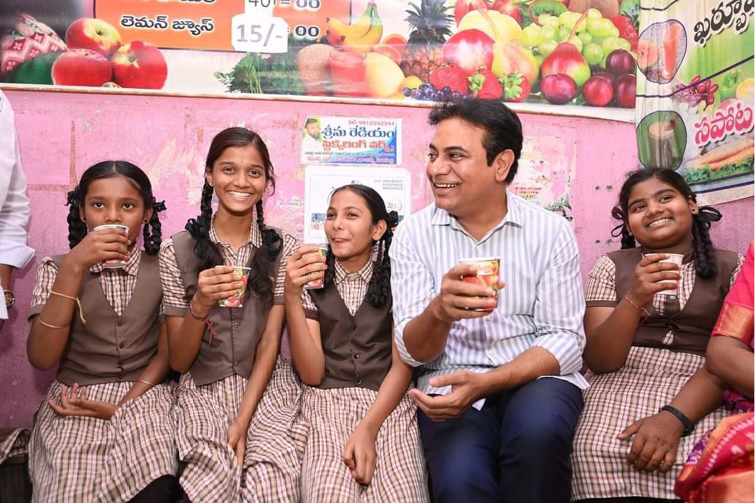KTR with school students