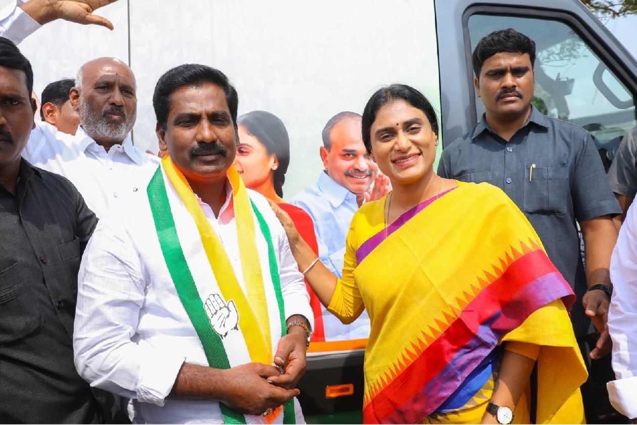 Puthalapattu MLA MS Babu joins Congress Party