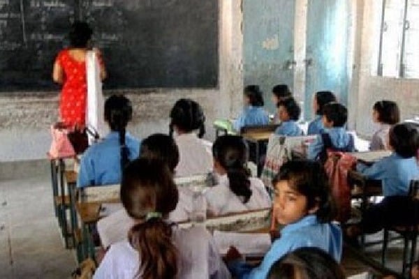 To check proxies, UP schools to have photos of teachers on notice boards