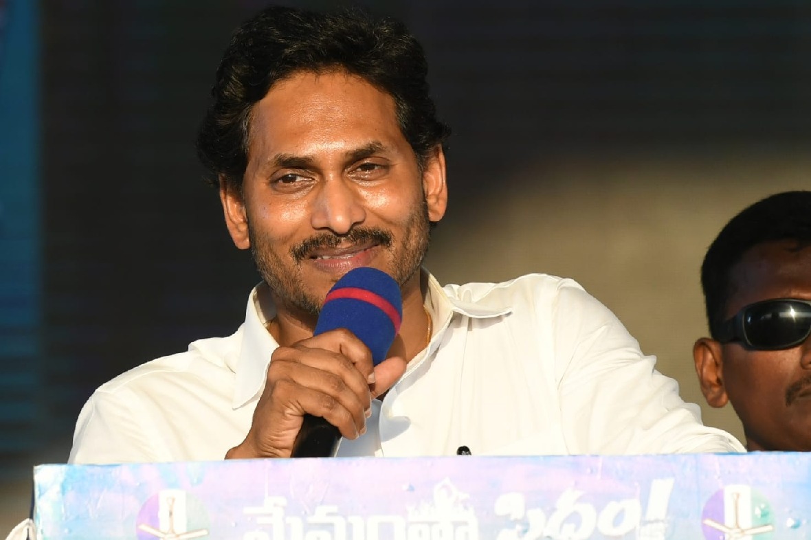 AP CEO issues notice to CM Jagan 