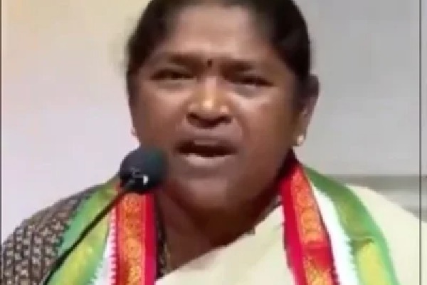 Minister Seethakka praises gandhi family