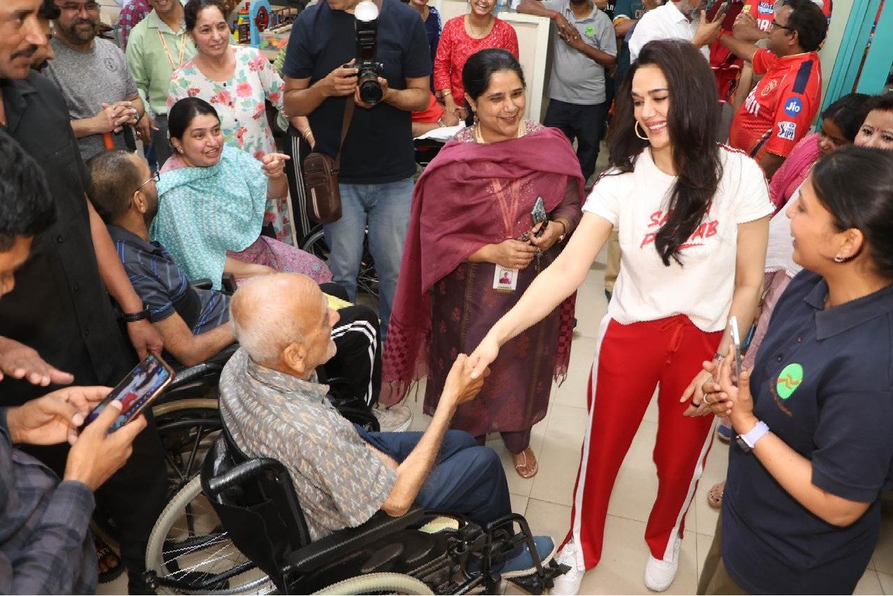 Preity Zinta interacts with patients at Chandigarh Spinal Rehab