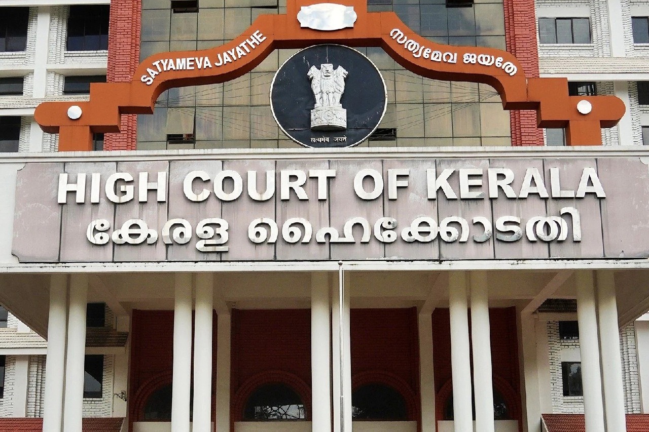 As mercury rises, Kerala HC exempts advocates from wearing gown