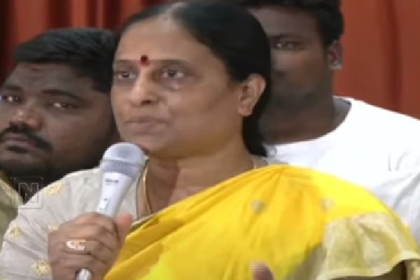 Konda Surekha Claims KCR's Return to Deceive Telangana People