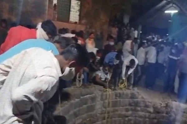 Five Of Family Die After Falling Into Abandoned Well In Bid To Save Cat In Maharashtra 