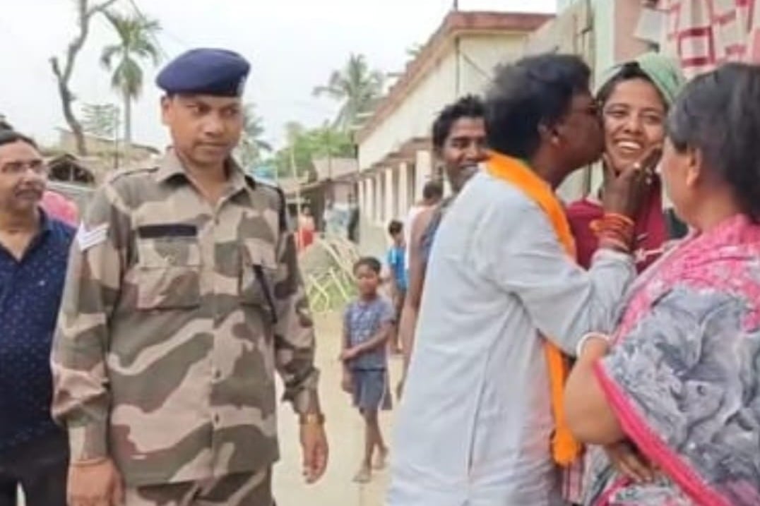 BJP candidate kisses woman in Bengal during campaign