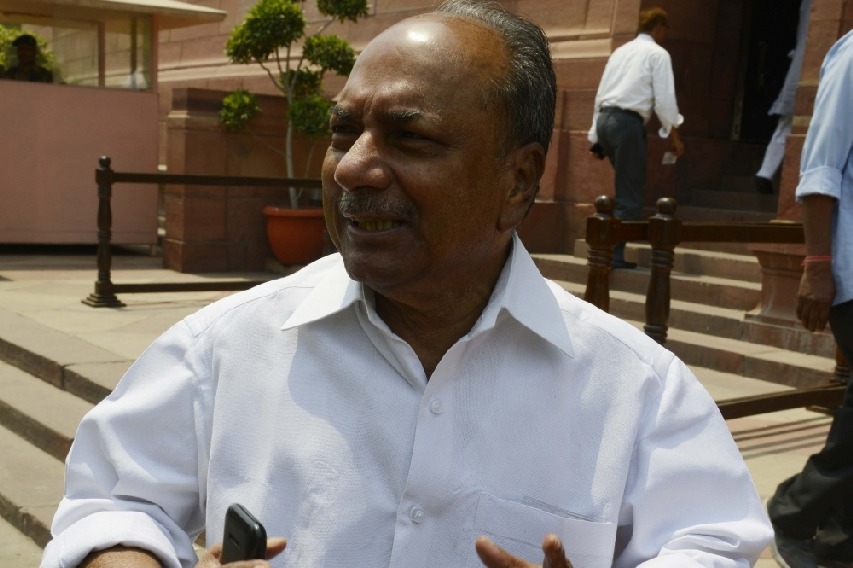 Either Rahul or Priyanka will contest from UP: AK Antony