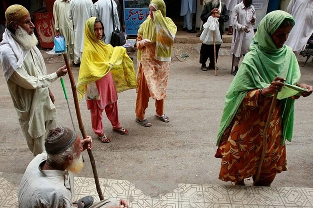 Pakistan Port City Karachi Flouting With 4 Lakh Beggars In Ramadan Month
