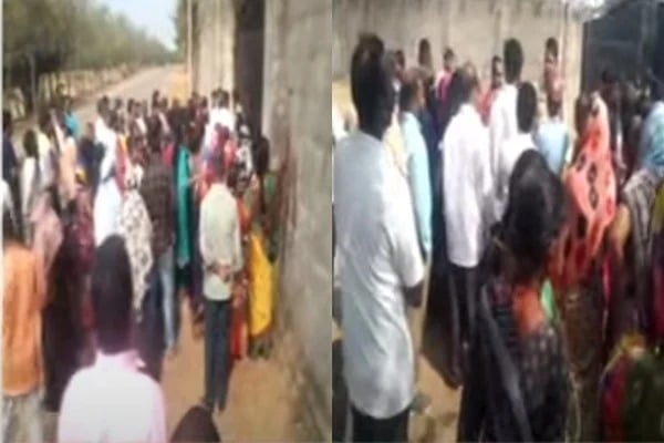 Double bedroom beneficiaries protest at KCR farm house