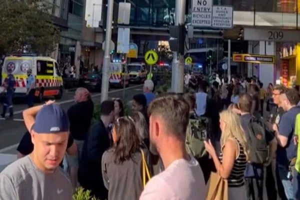 Four killed in stabbing spree at Sydney mall