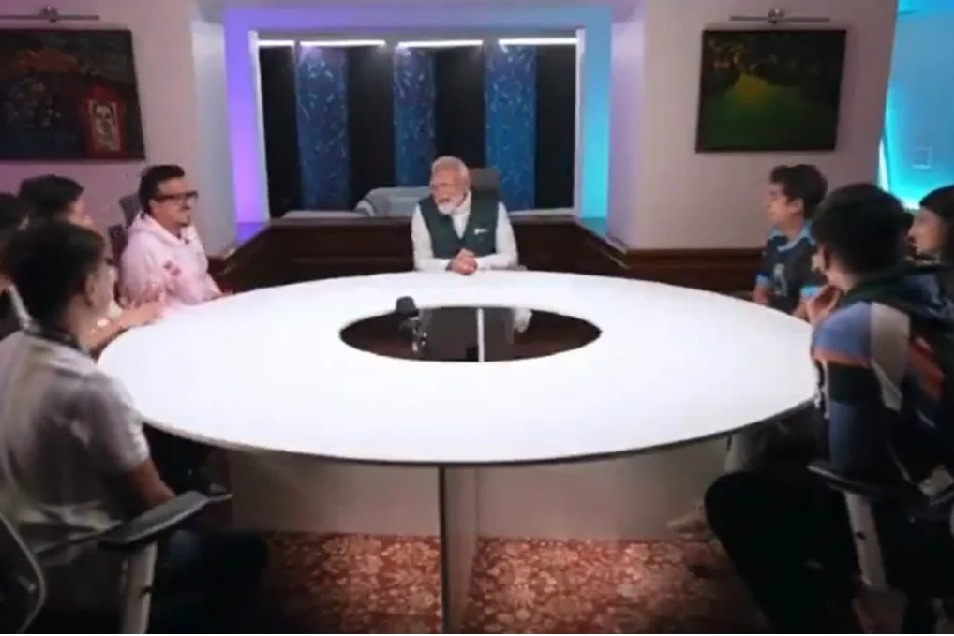 PM Modi jibe at opposition in chat with gamers