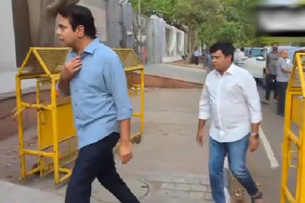 KTR and Anil Kumar arrives CBI office to meet K Kavitha