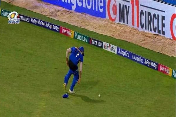 Rohit Sharma Pant came while Fielding during MI Vs CSK Match