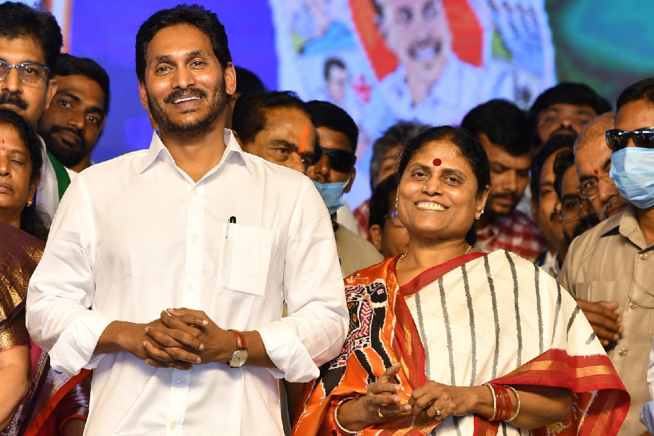 CM Jagan wishes his mother on her birthday