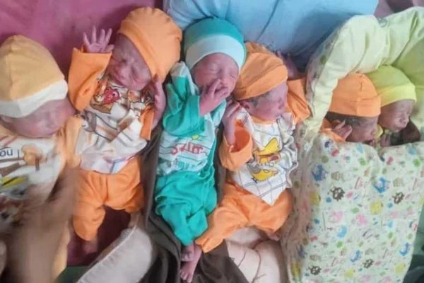 Woman Gives Birth to Six Babies in Rawalpindi 