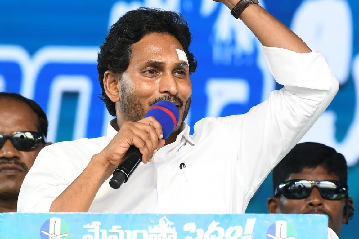 CM Jagan held meeting with YCP Social Media Wing workers