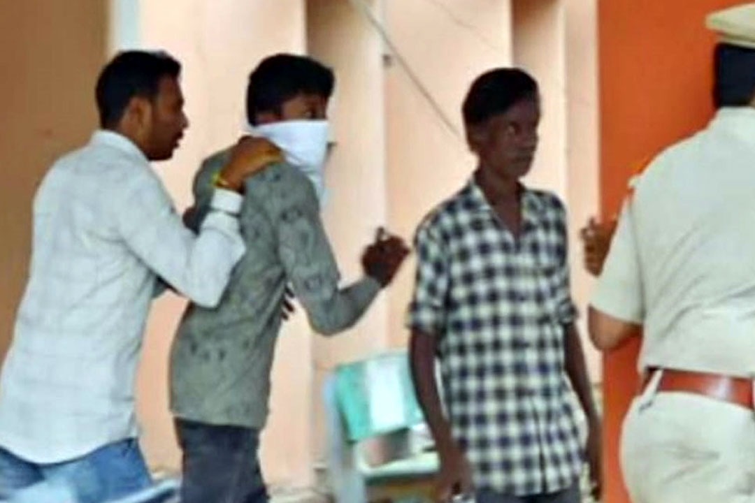 Vijayawada court sent Satish who accused in stone attack to police custody
