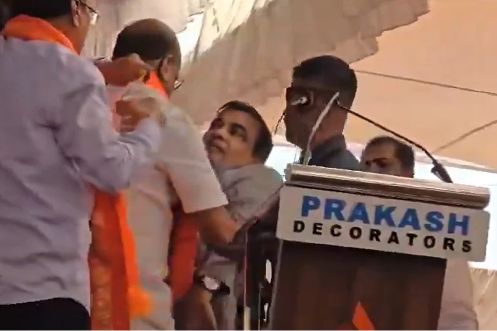 Nitin Gadkari faints during election rally in Maharashtra