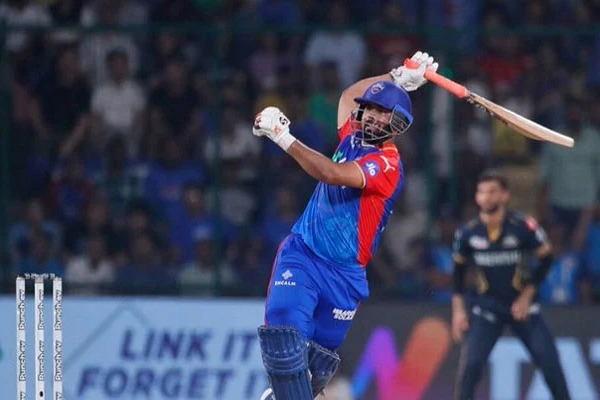Rishabh Pant apologizes to cameraman who was hit by his shot