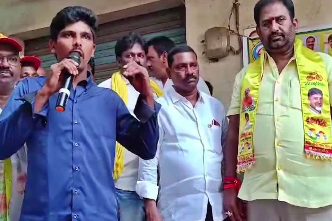 Kodi Kathi Srinu Joins In Telugudesam Party