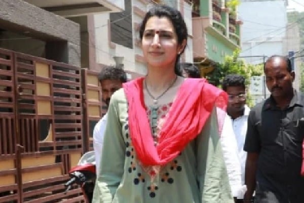 Brahmani Stands by Lokesh, Predicts Win and Prosperous Mangalagiri