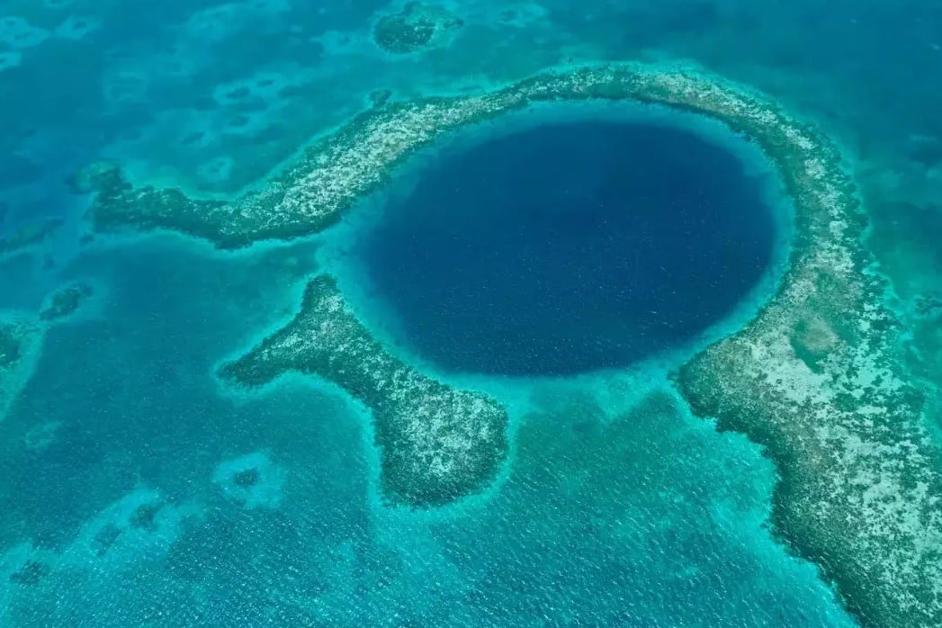 Deepest Blue Hole In The World Discovered It Has Hidden Caves And Tunnels