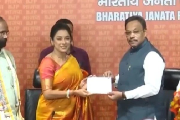 Actress Roopa Ganguly joins BJP