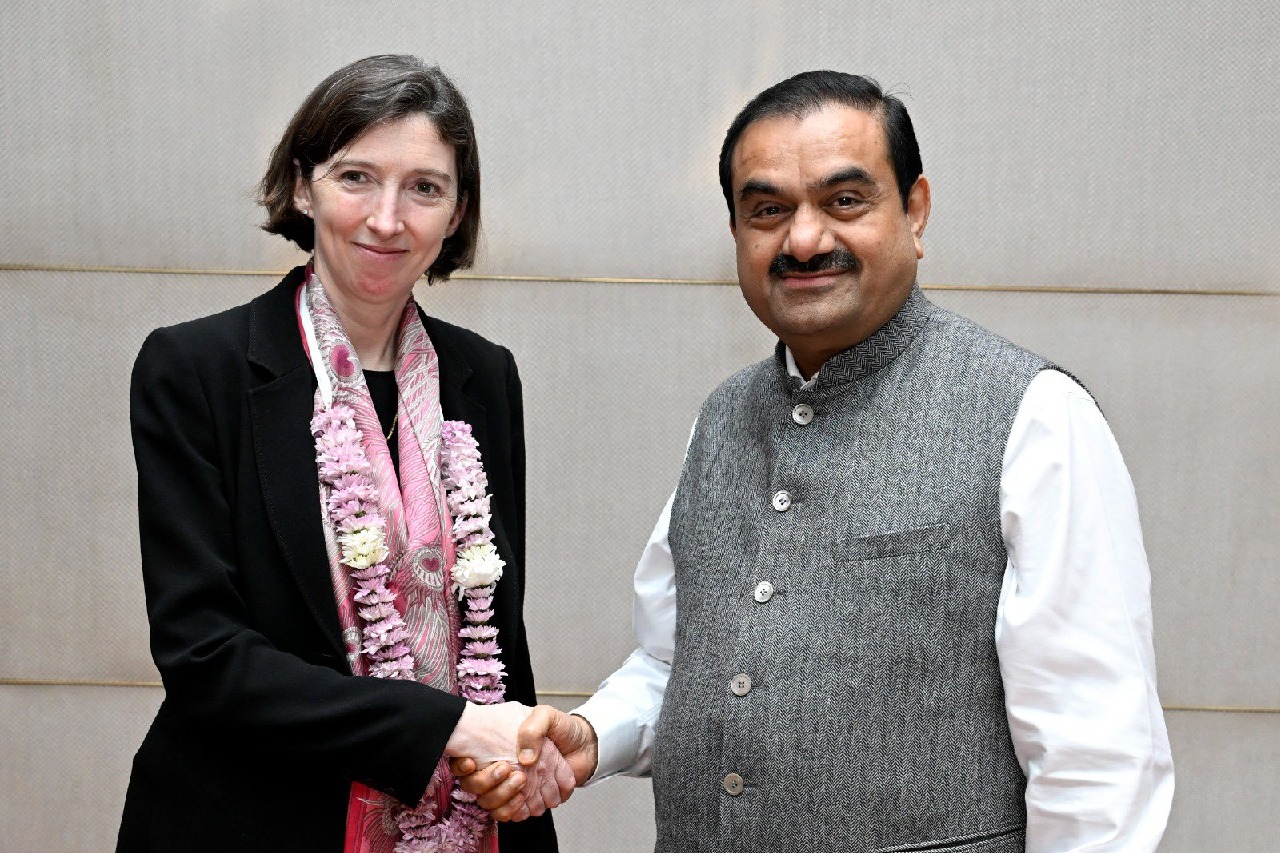 Gautam Adani meets new British envoy to India, wishes her to boost
 bilateral ties