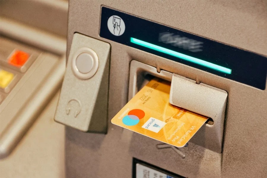 If Your Debit card stuck in ATM Then Be Alert It could be a scam