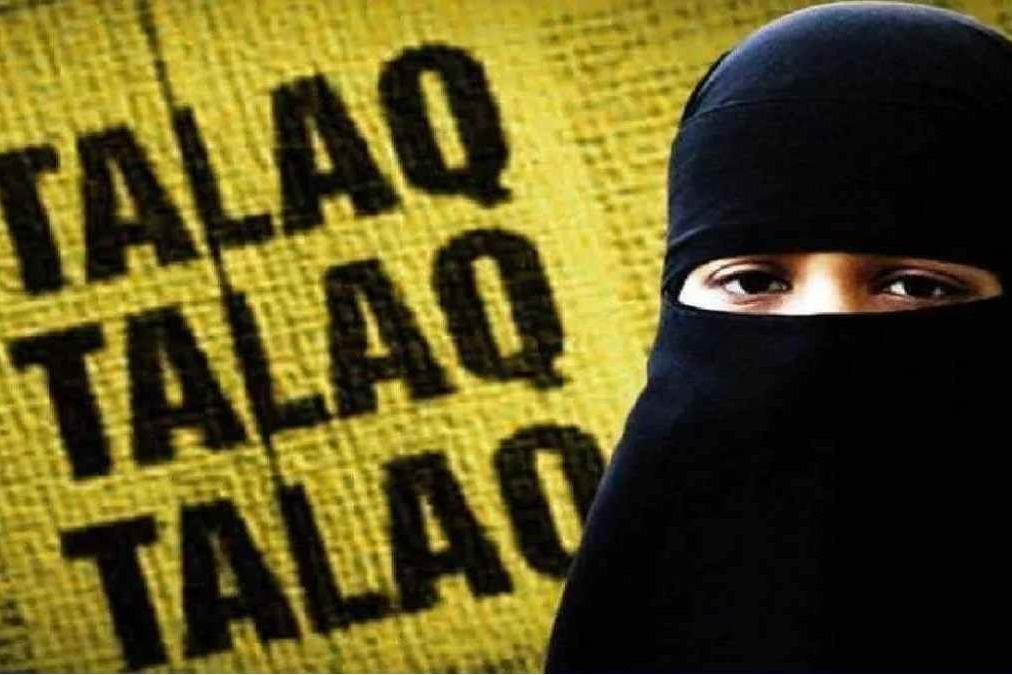 Man flees after pronouncing triple talaq to wife in moving train