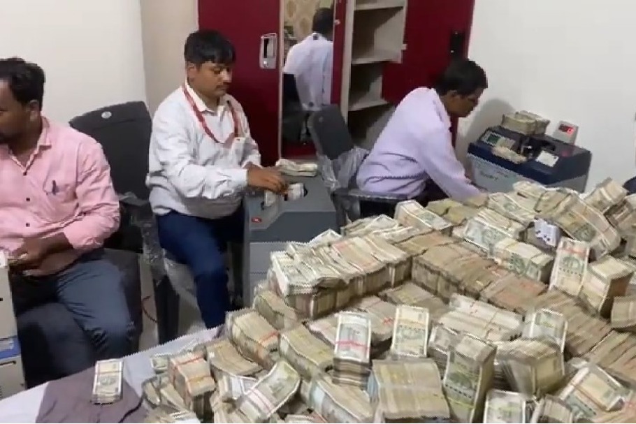 ED seizes over Rs 35 cr, arrests Jharkhand Minister's personal secretary & servant