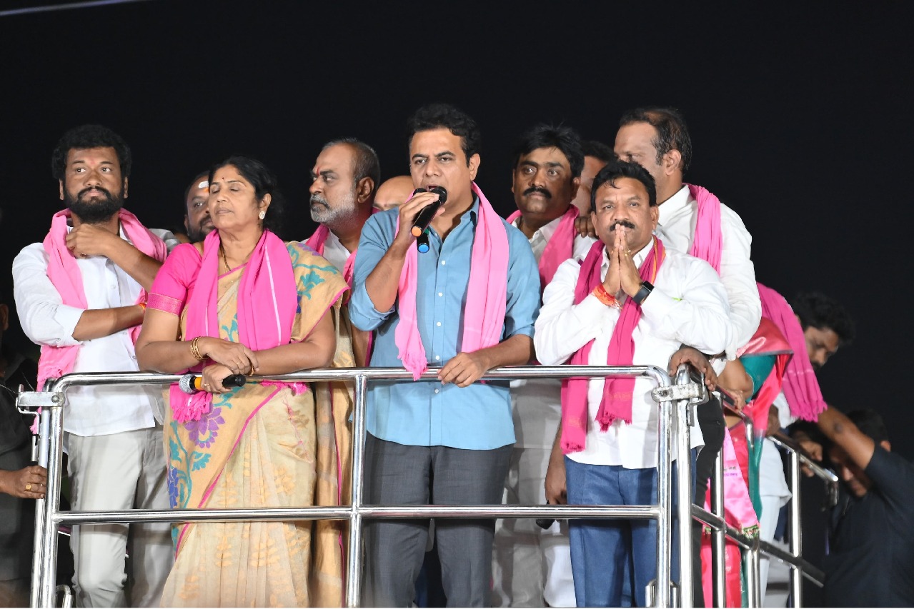 Onions, tomatoes hurled during KTR's roadshow in Nirmal district