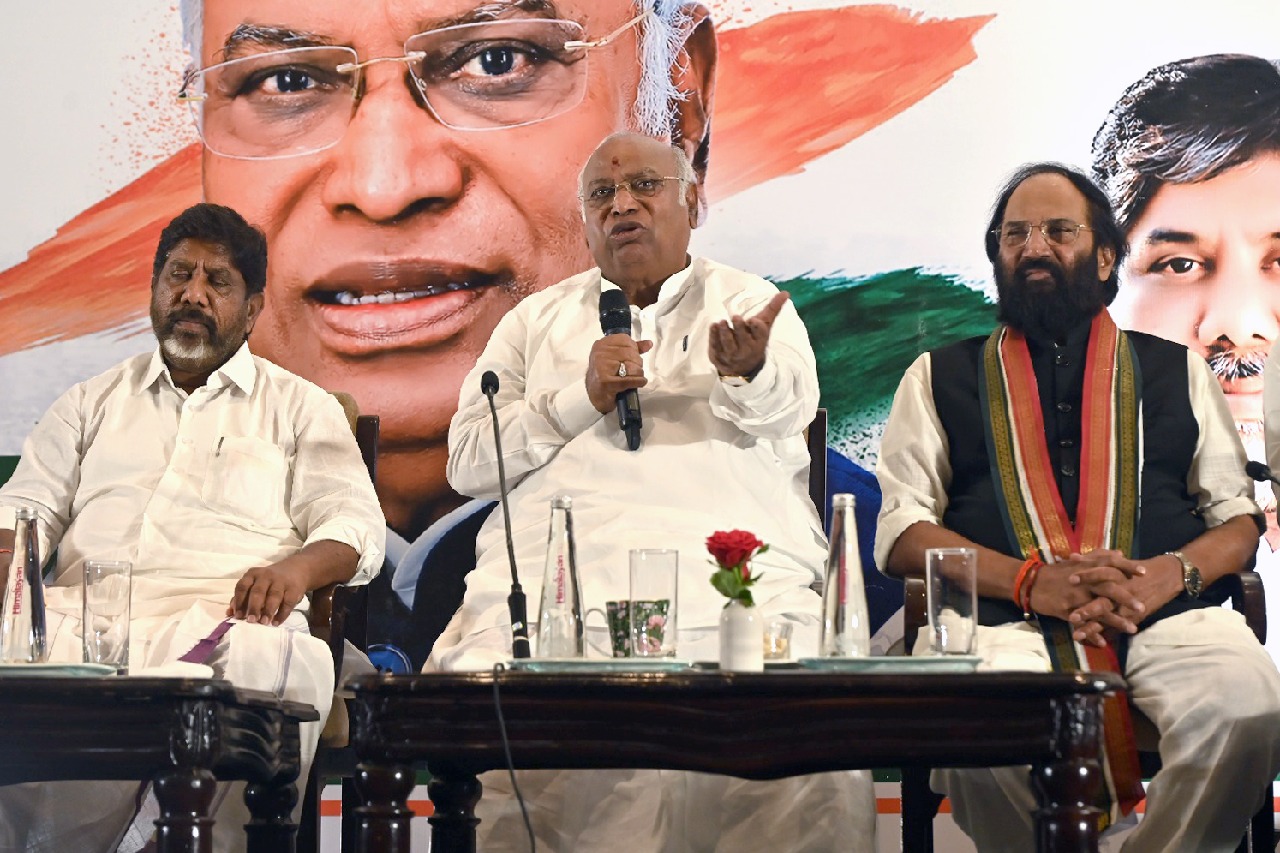 Kharge accuses PM Modi of spreading lies