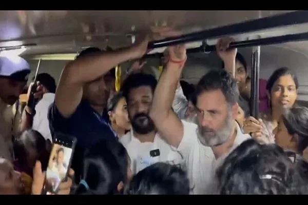 Rahul Gandhi Takes A Bus Ride In Hyderabad then Interacts With Passengers