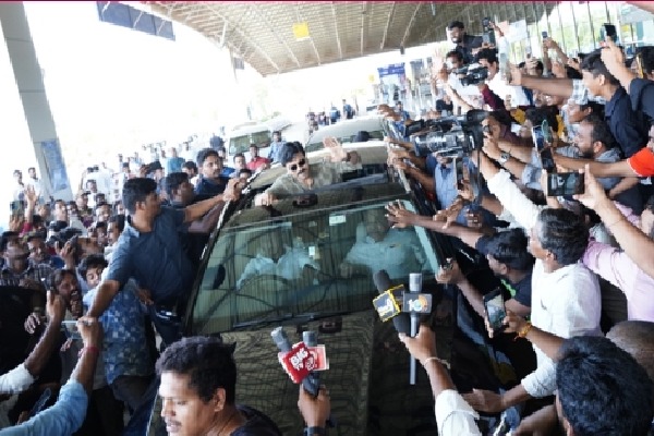Grand welcome to Ram Charan at Rajahmundry airport