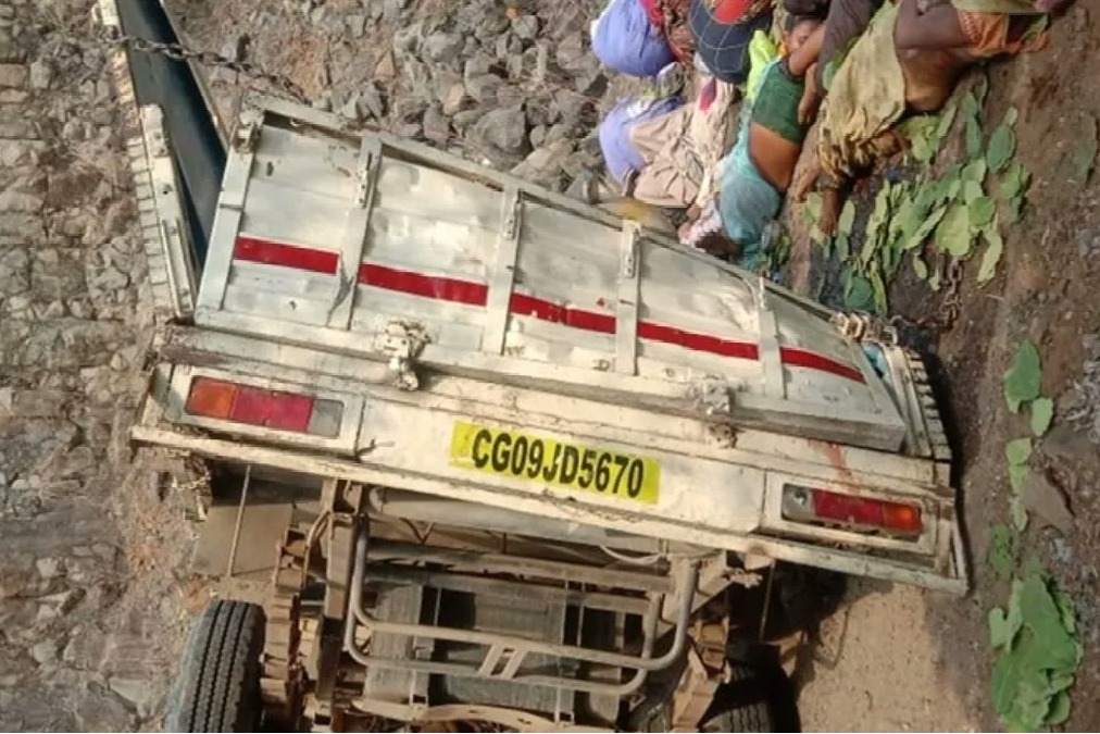 17 dead as pickup vehicle overturns in Chhattisgarh Kawardha