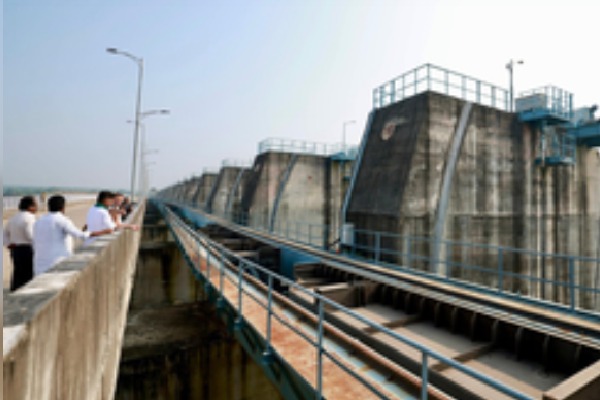 Telangana decides to take up repairs to Kaleshwaram barrages