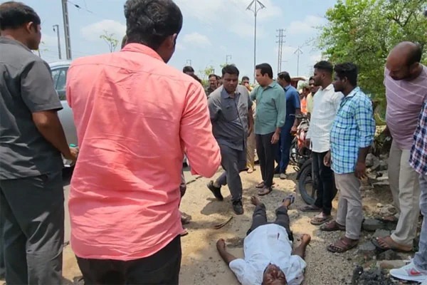 BRS Leader KTR Help Man who Injured in Road Accident at Warangal Labour Colony 