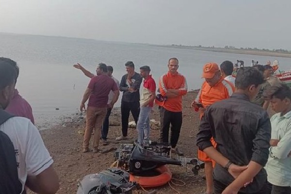 Solapur dam boat tragedy: Five bodies fished out, one missing