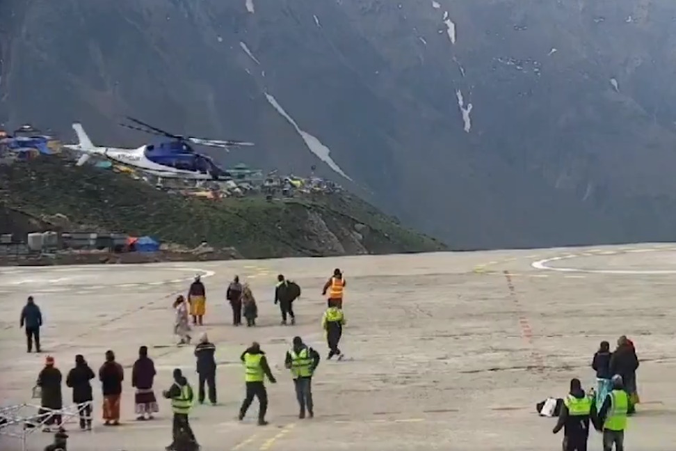 Helicopter makes emergency landing due to technical snag in Kedarnath