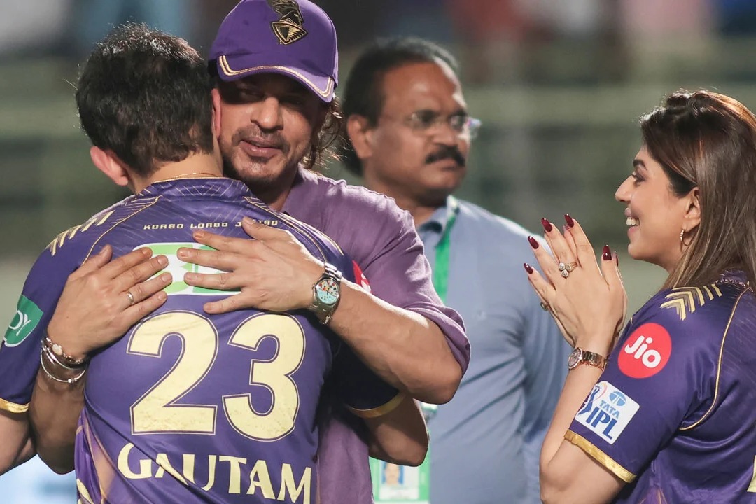 A report claimed that Gambhir offered a blank cheque by the Shah Rukh Khan to Kolkata Knight Riders