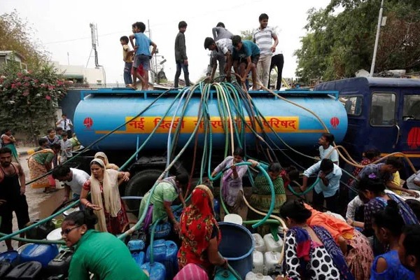 Facing Water Crisis Amid Heatwave Delhi Government Goes To Supreme Court