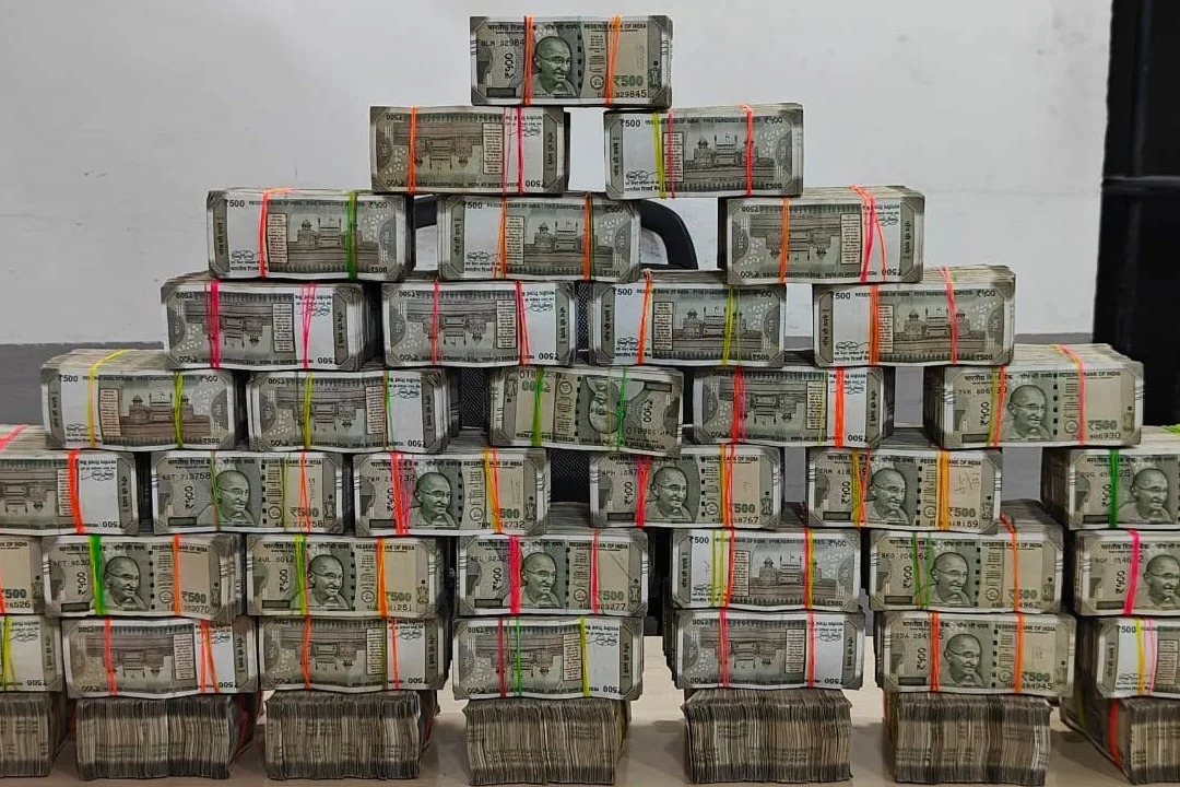 Income Tax Department has made a record seizure of Rs 1100 crore in cash and jewellery during the ongoing Lok Sabha elections