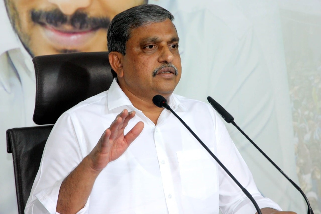Sajjala gives instructions to YCP Counting Agents